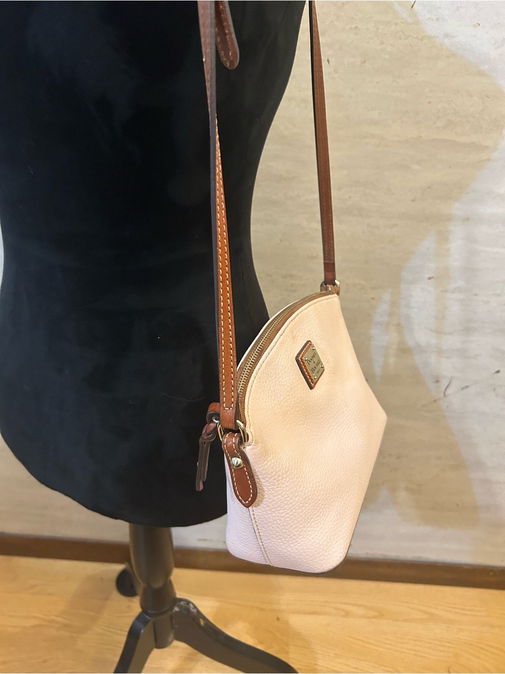 Dooney & Bourke Suki Pebble Leather Crossbody Bag - Picture 5 of 16